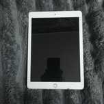 Apple iPad 5 A1822 32Gb Silver стан задовільний