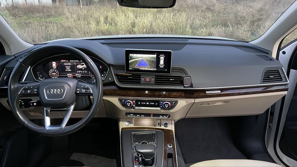 Audi Q5 2018 бензин 2.0 Premium Plus