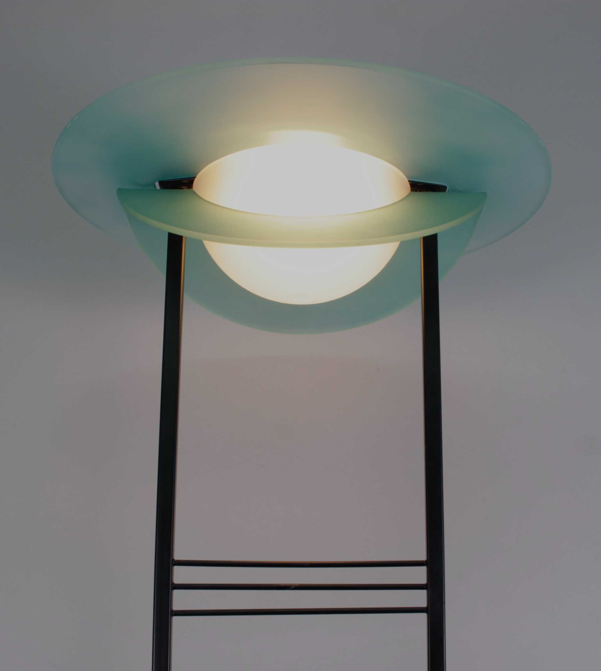 Designerska lampa podłogowa