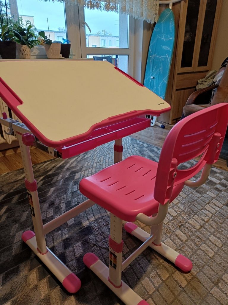 Biurko regulowane z krzeselkiem
