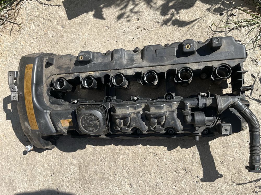 Pokrywa zaworow zaworowa silnika bmw e90 e91 e92 e93 e82 e60 e61 n54