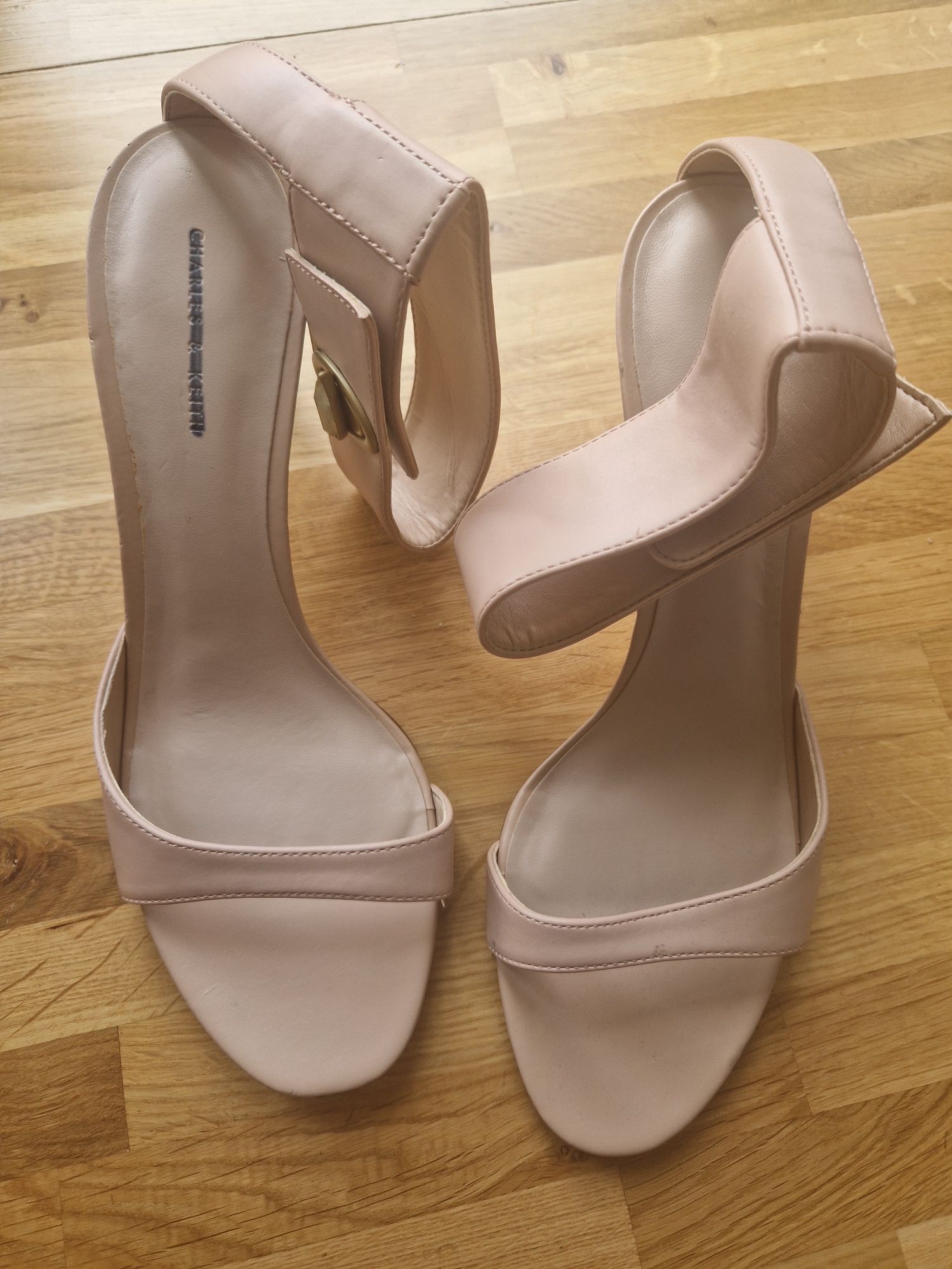 Sandałki CHARLES&KEITH r.41