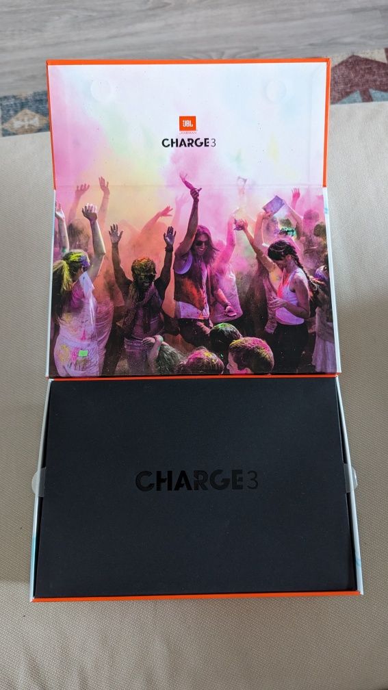 Só CAIXA JBL Charge 3 (+carregador e cabos)