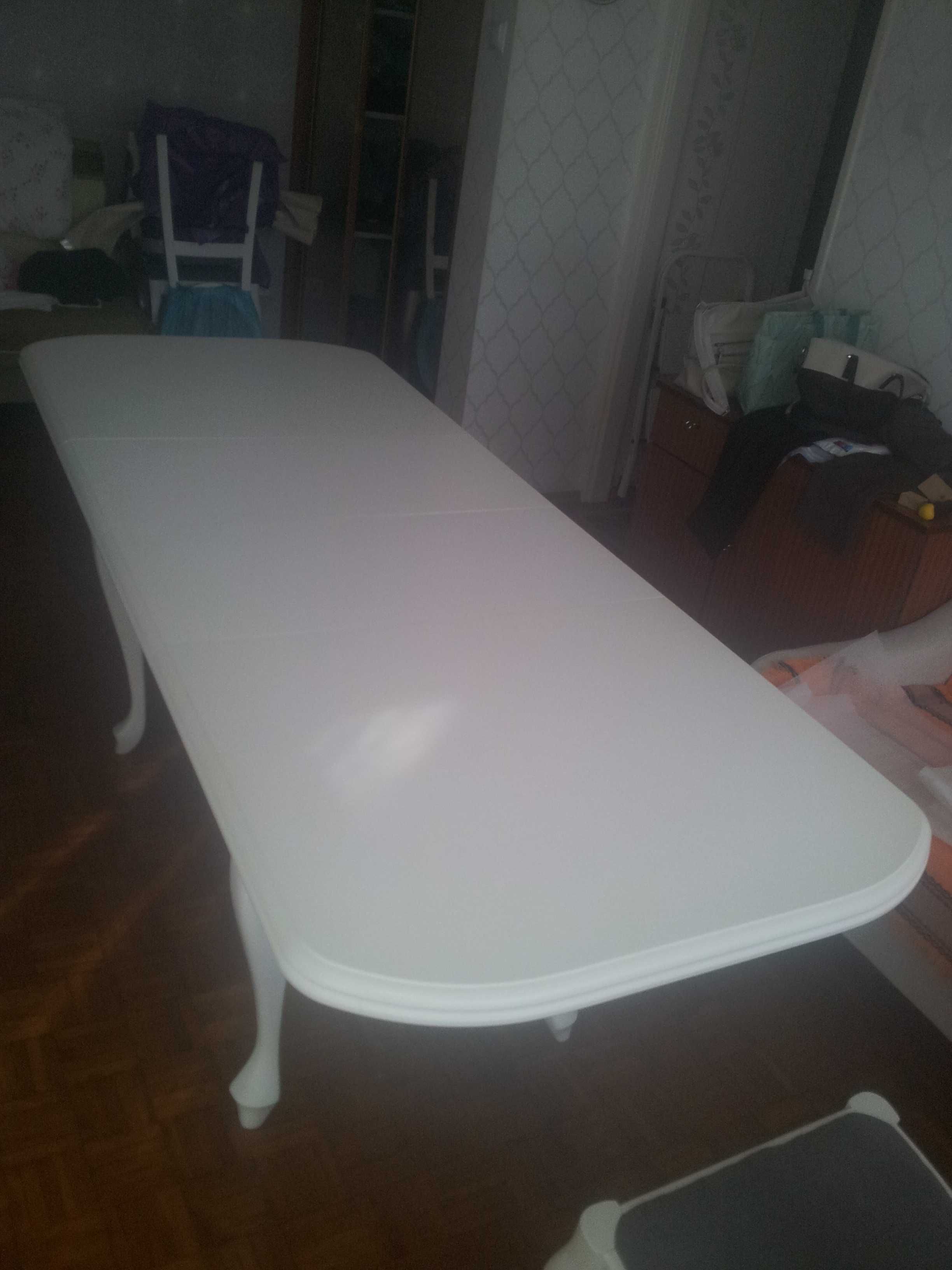 Sprzedam stół i krzesła w dobrym stanie