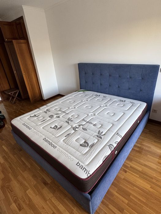 Vendo cama de casal com colchão