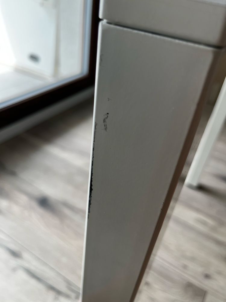 Białe biurko Techo