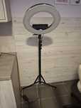 Lampa pierścieniowa
