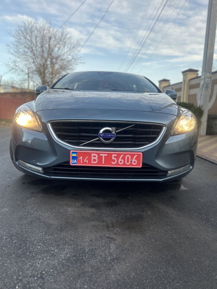 VOLVO V 40 Свіжо пригнане авто