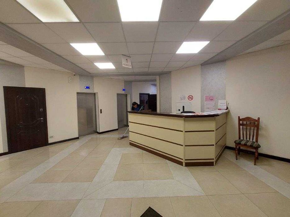 Оренда офісу з меблями в БЦ на Подолі (55 м2)