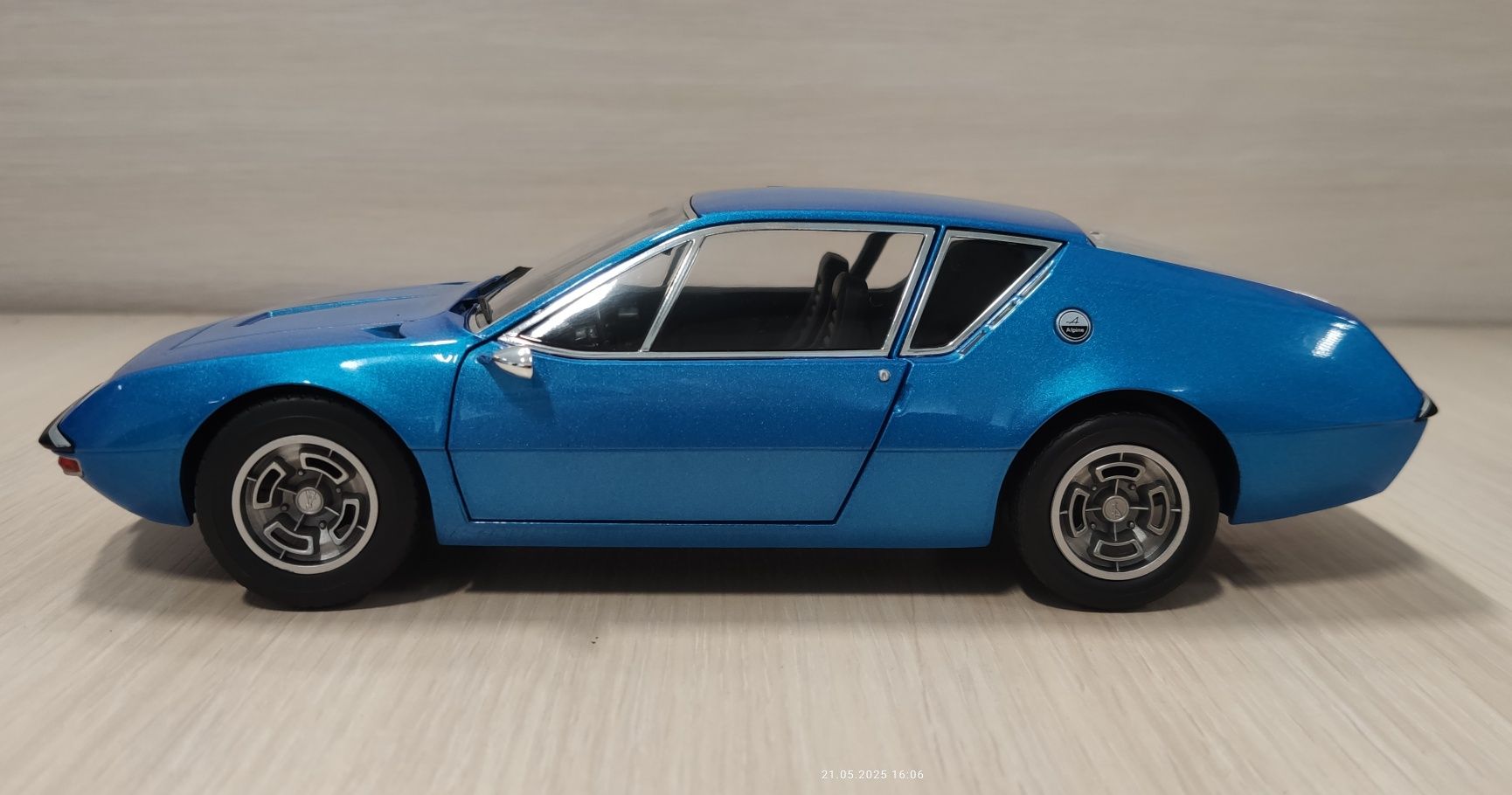 Alpine A 310  1600 VE z 1972 roku  1:18 Norev
