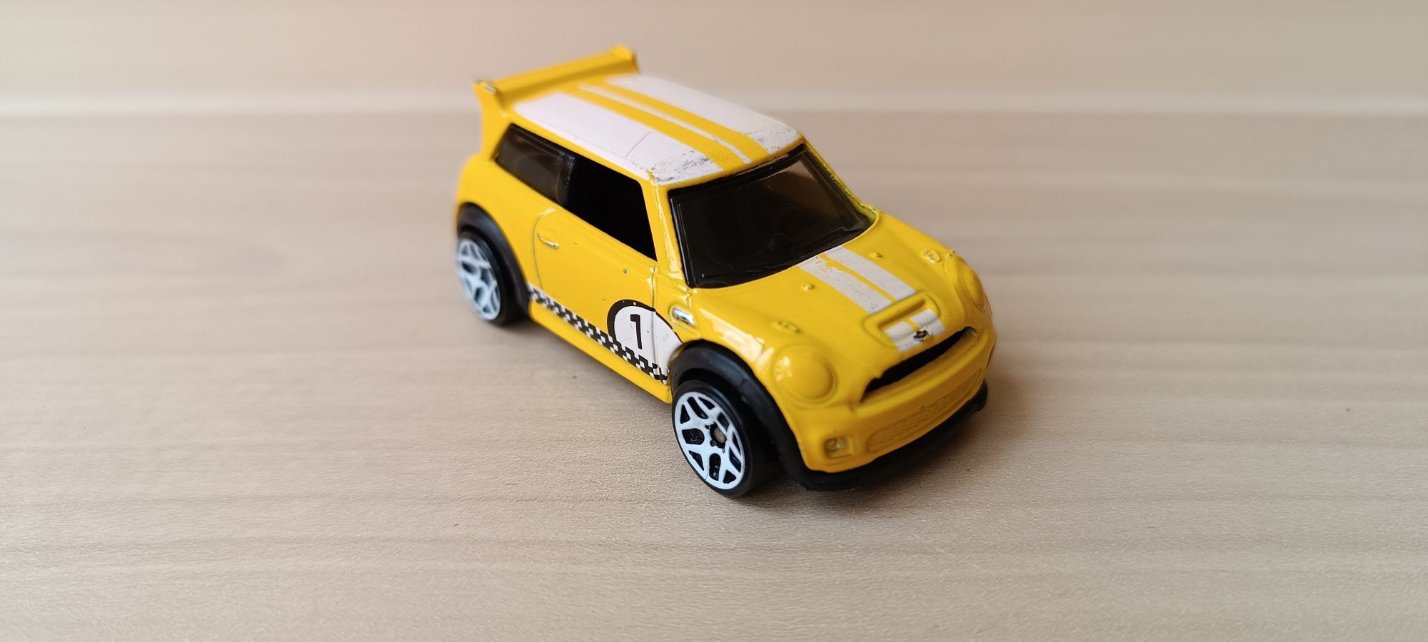 Samochód Hotwheels Mini Cooper S