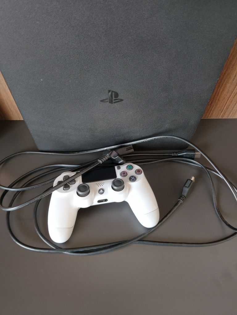 Ps 4 Slim 1 tb  в хорошому стані без пошкоджень + 2 геймпади