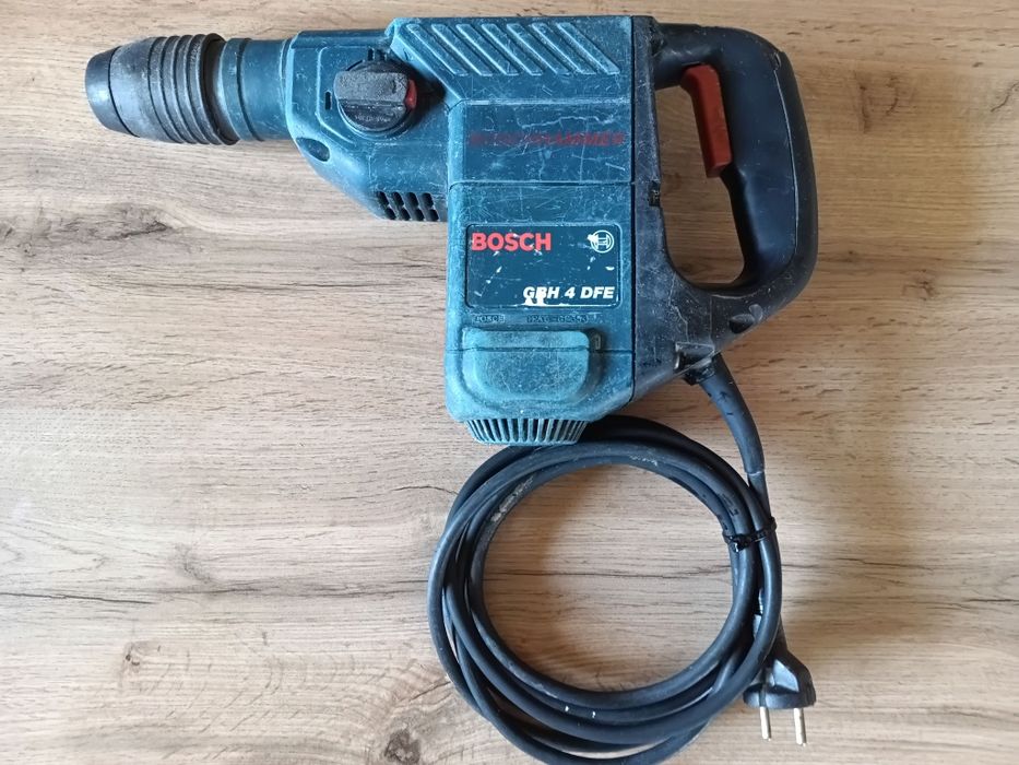 Перфоратор Bosch.