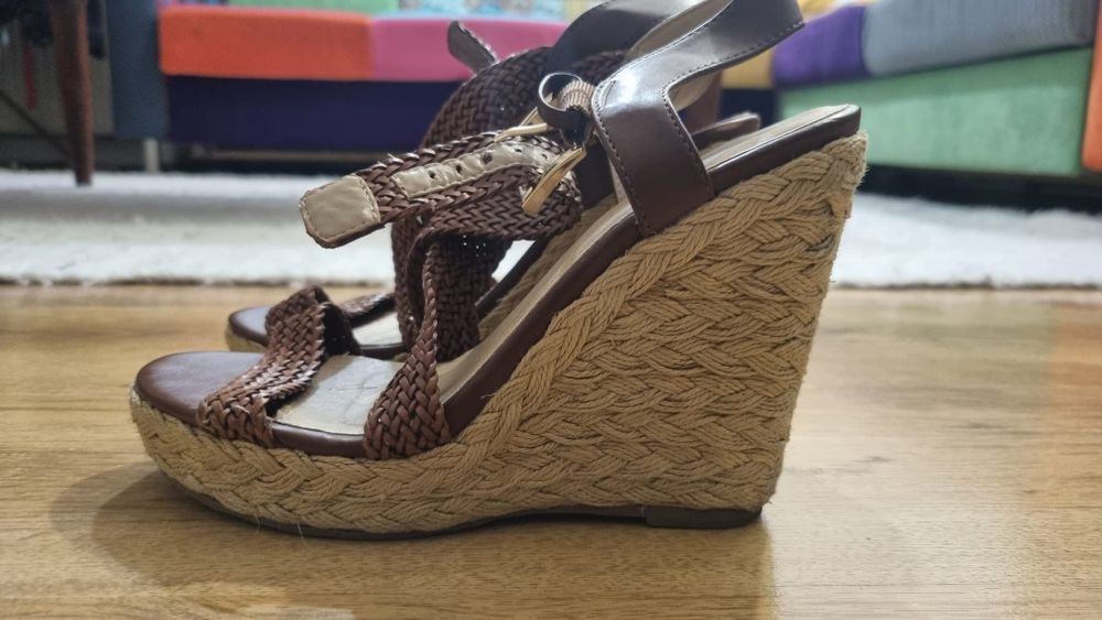 Sandały na koturnie Reserved Rozmiar 38 skórzane