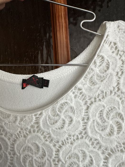 Плаття біле з мереживом