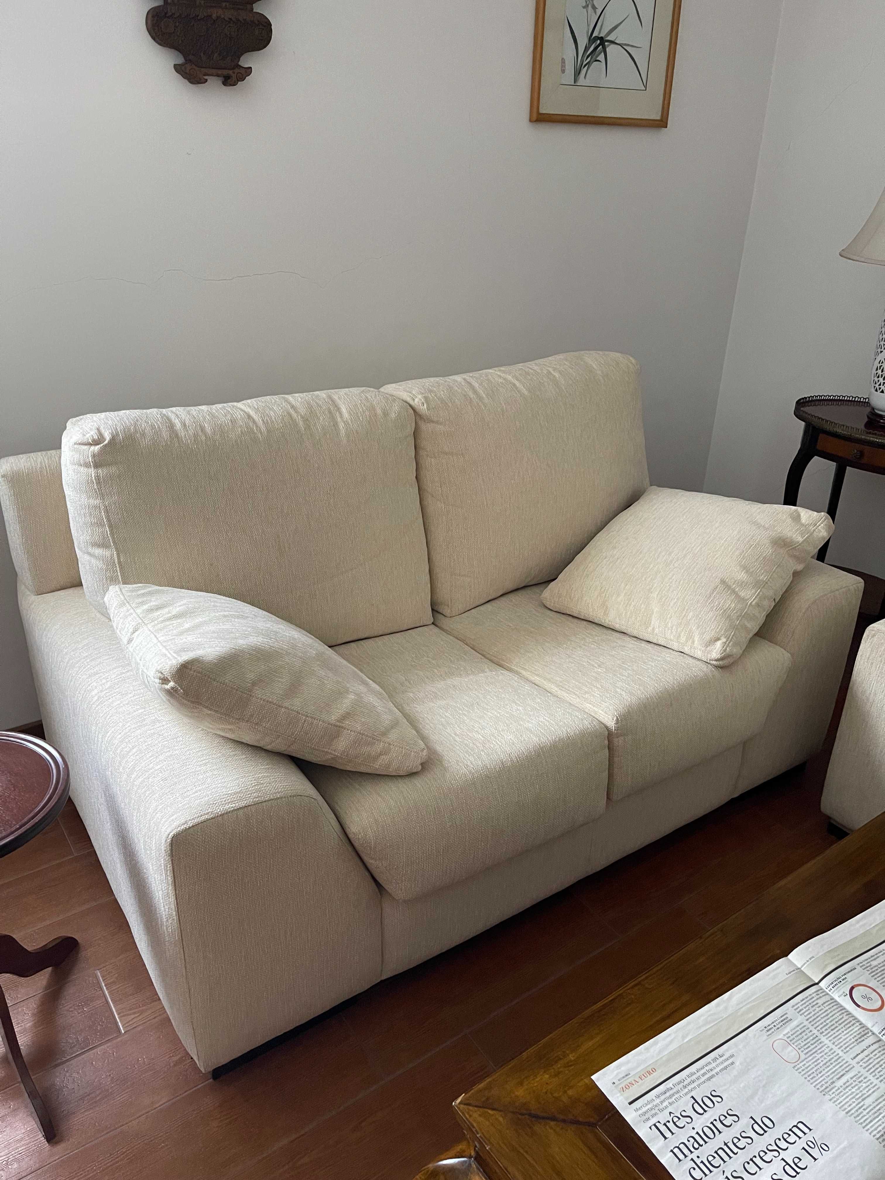 Conjunto de Sofás 2 e 3 Lugares – Creme - Como Novos