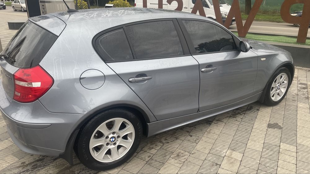 BMW E87 120i продам