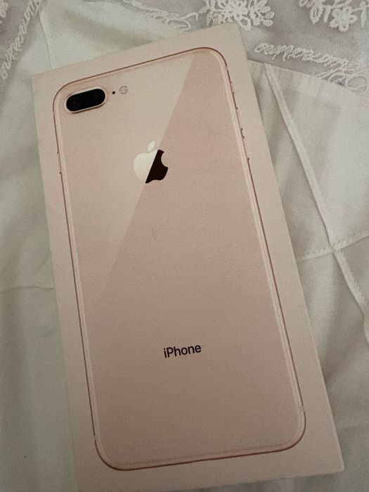 IPhone 8+  в рожевому відтінку