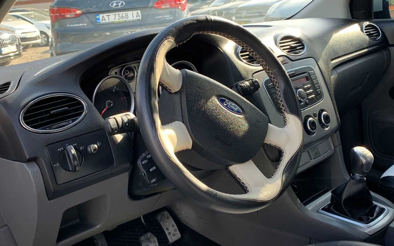 Ford Focus 2010 року