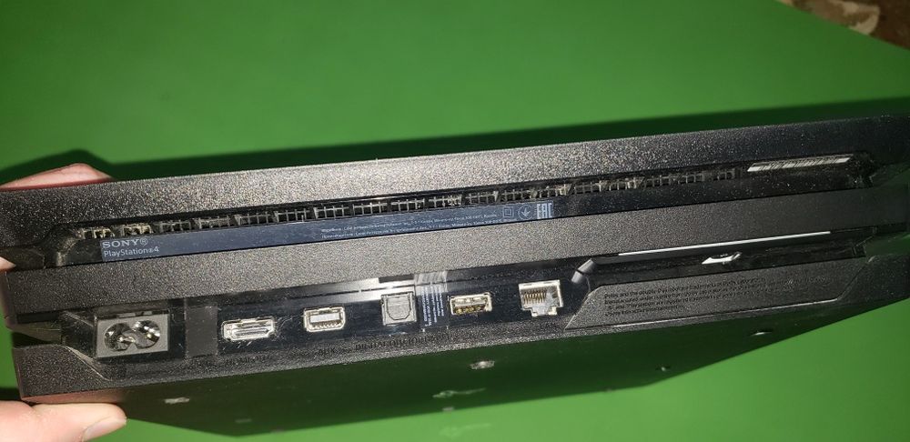 Playstation 4 pro 1 tb PS 4 джойстик і 3 гри