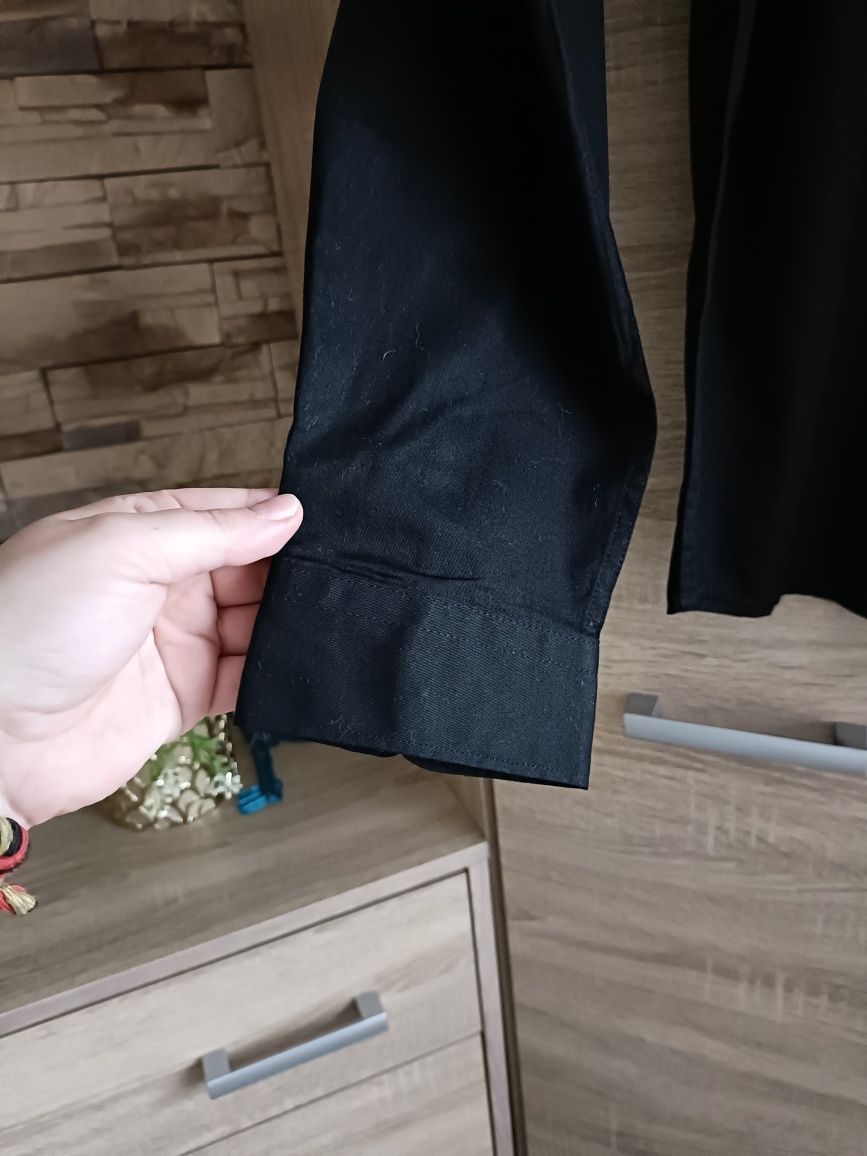 Czarna elegancka koszula z długim rękawem