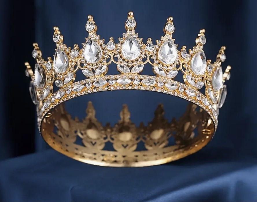 Корона на свято або на торт.