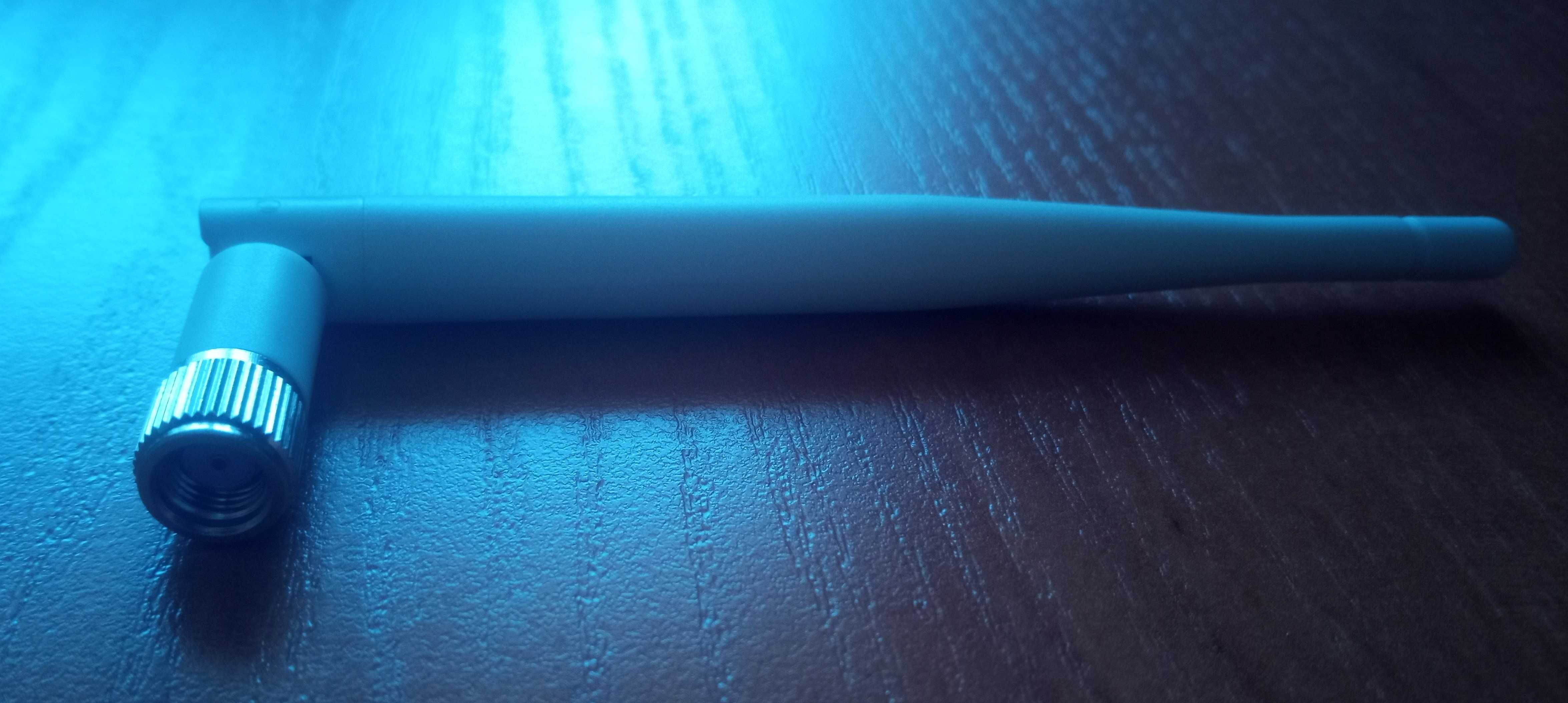 Antena Internetowa Wi-Fi 2.4Ghz do Routera wkręcana RP-SMA biała