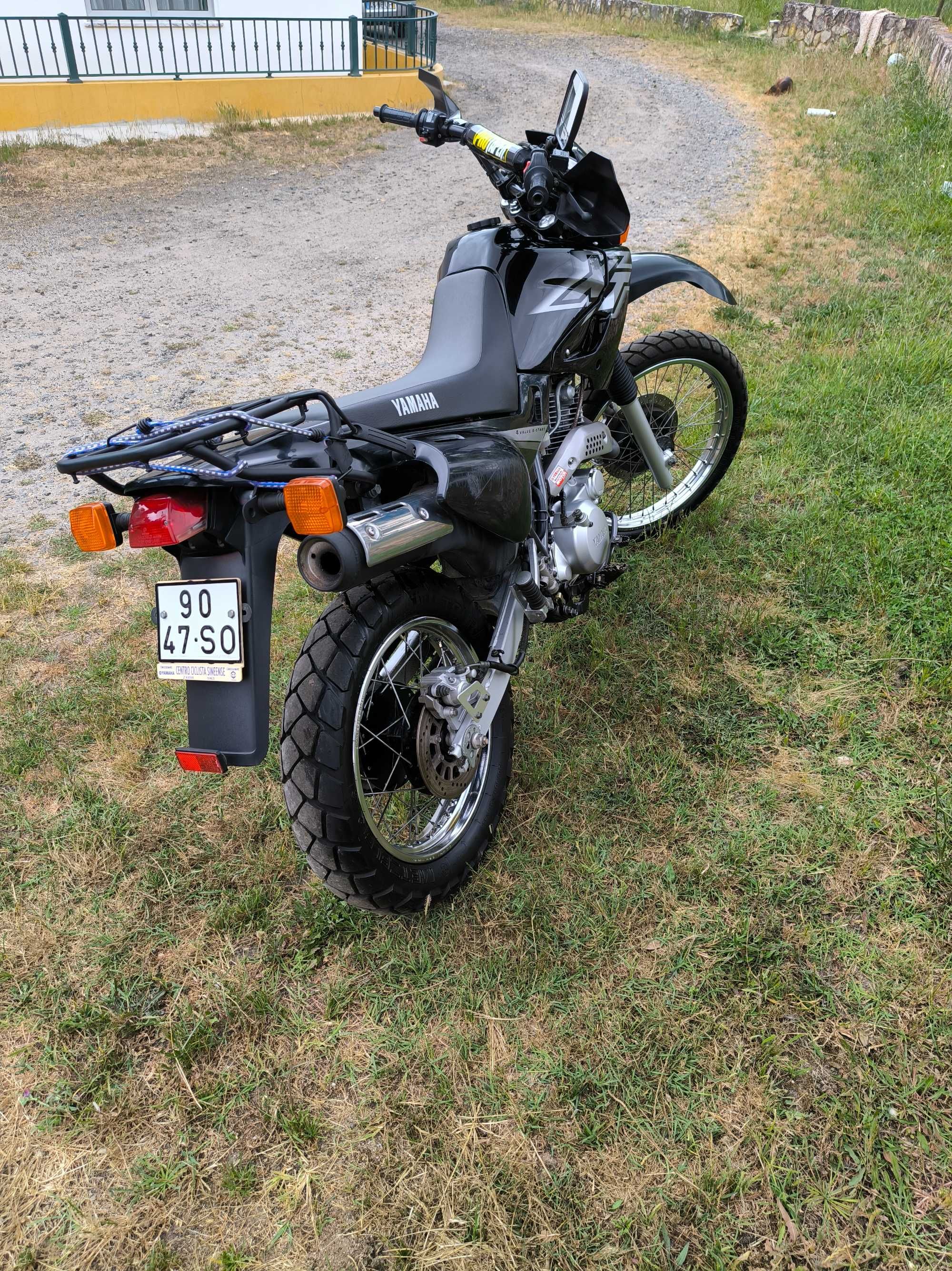 XT 600E de 2002 toda original.