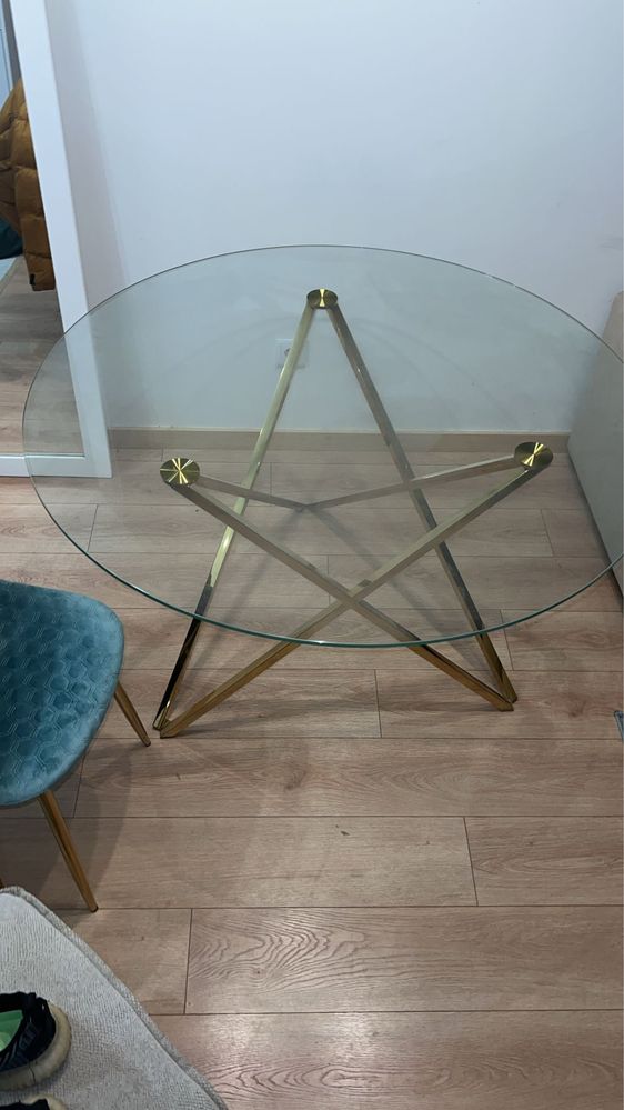 Mesa com 4 cadeiras ( NOVO )