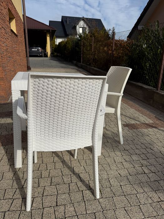 Zestaw stół i 4 krzesła - odbiór osobisty