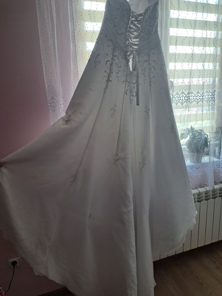 Suknia ślubna za słodycze.