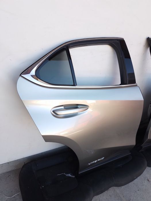 Двері праві на Lexus UX Лексус ЮХ 19-23 року