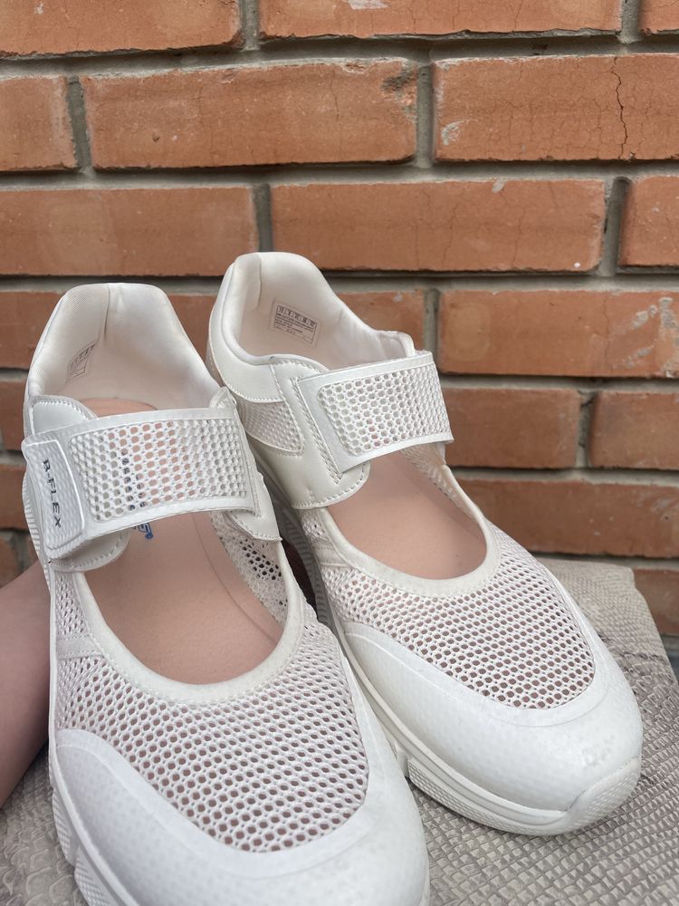 Жіночі кросівки Skechers Bobs B Flex розмір 41, 28 см Білі