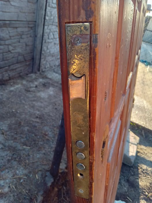 Двері дерев'яні  продам