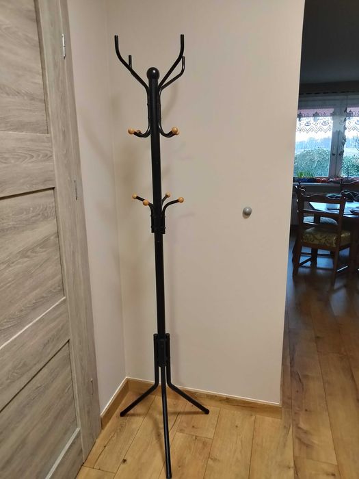 wieszak  stojący na ubrania