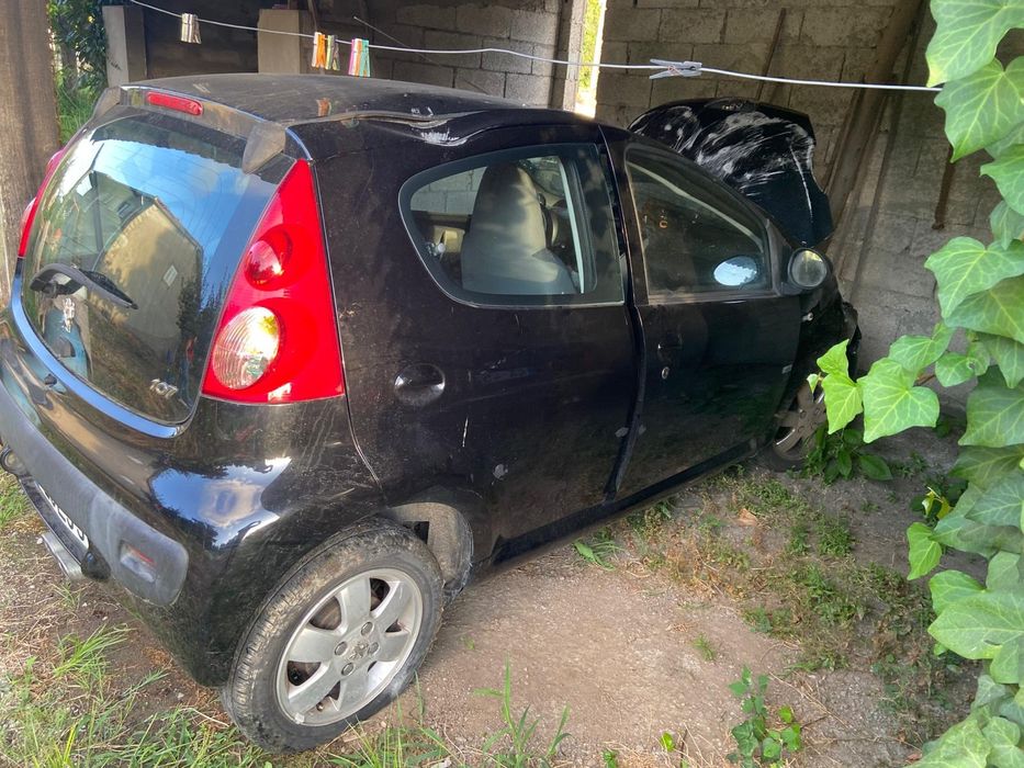 Carro Peugeot acidentado