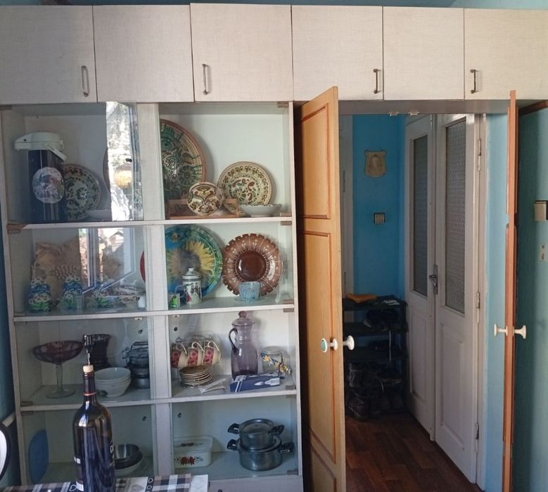 Кухонна стінка , перегородка .