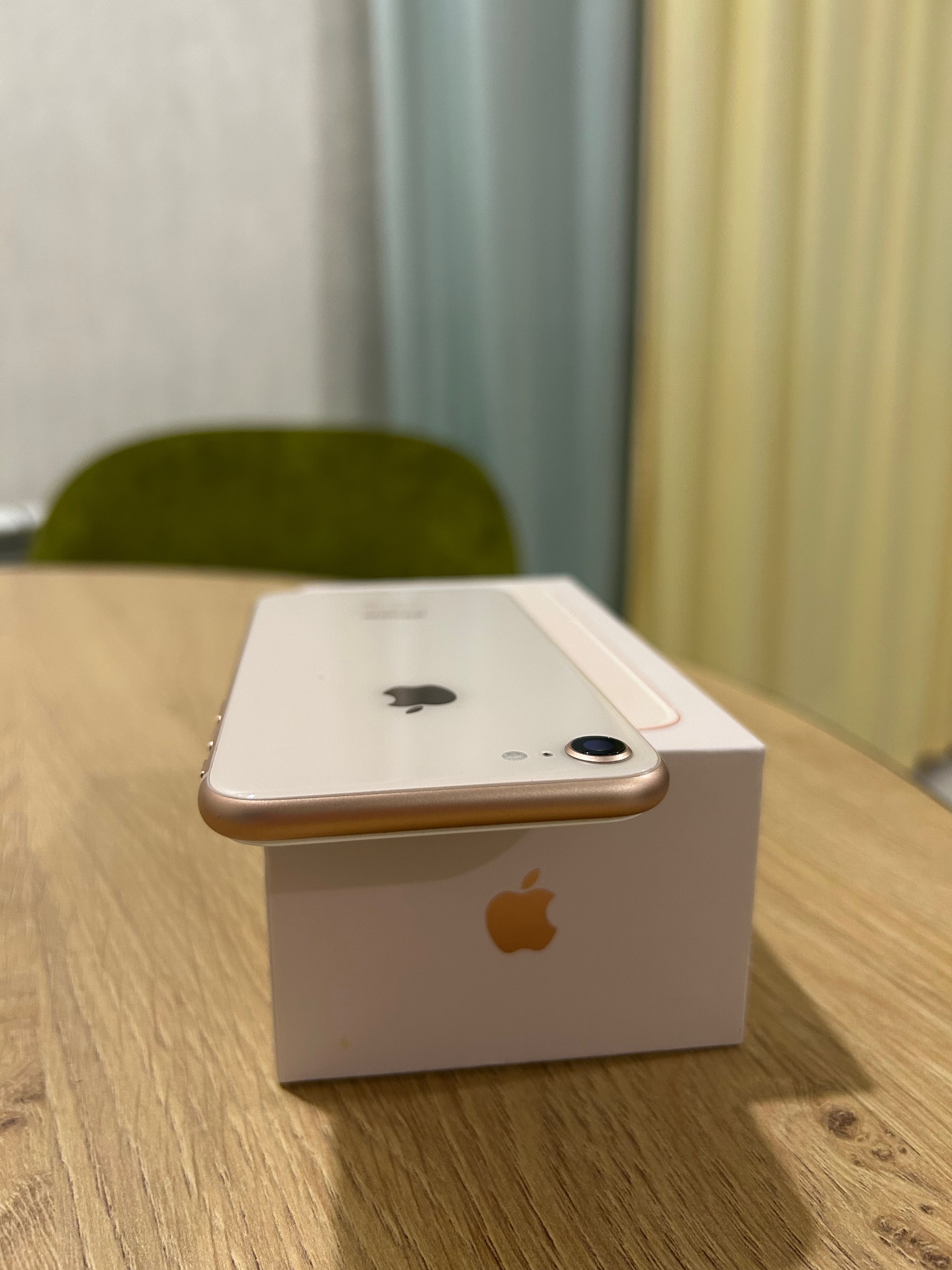 iPhone 8 Gold 64 gb