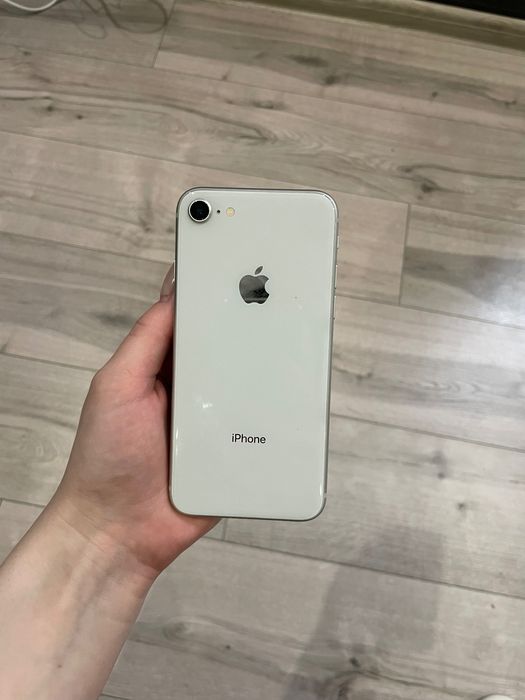 iPhone 8 1800 грн