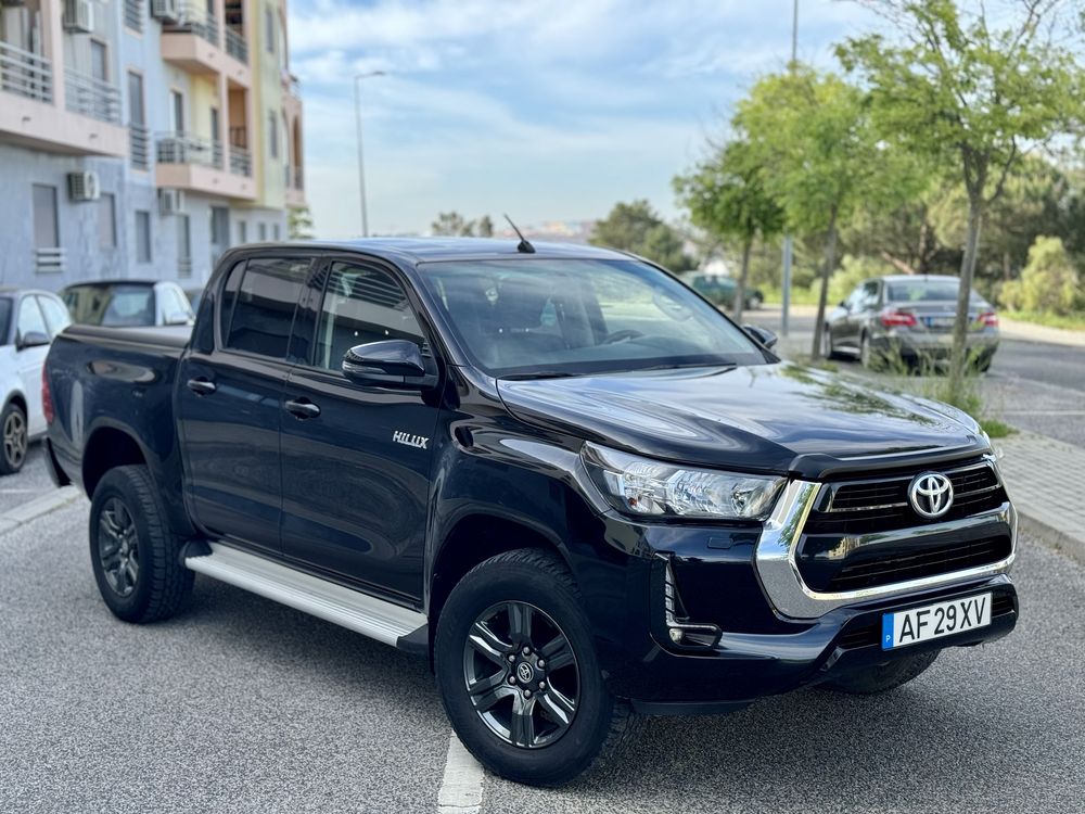 Vendo Toyota Hilux 2.4 D4D Tracker 5 lugares - Março de 2021