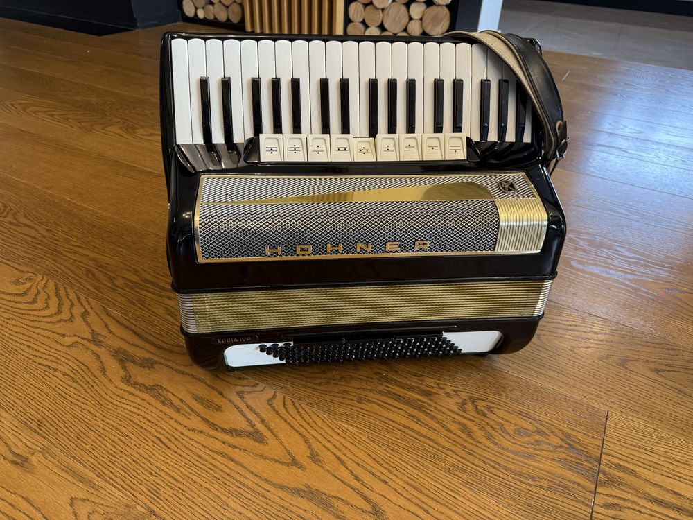 Akordeon hohner lucia lV P 96 basow