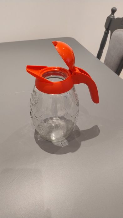 Szklany dzbanek do napojów