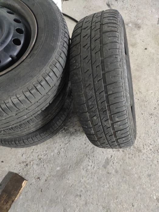Продам шини з дисками і ковпаки