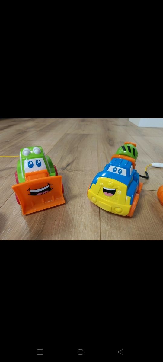Dwa autka sterowane kontrolerami
