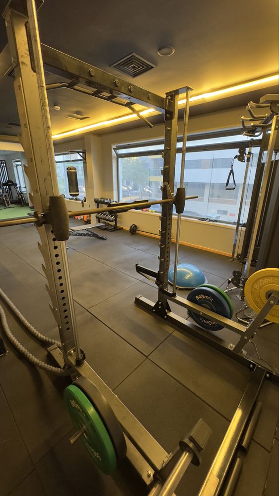 Smith Machine Profissional – Estrutura Completa