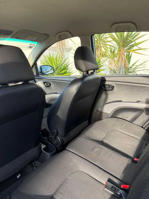 Vendo yunday i10. Um dono. Sempre em garagem.