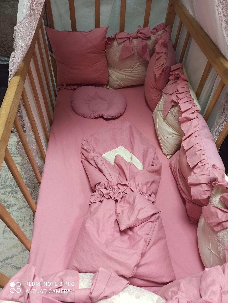 Ліжко для дівчинки до 3 років
