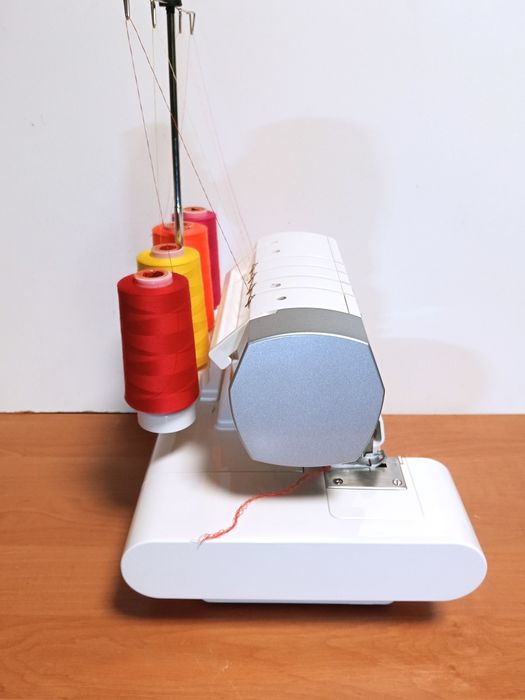 Оверлок Singer Легендарная фирма веников не вяжет