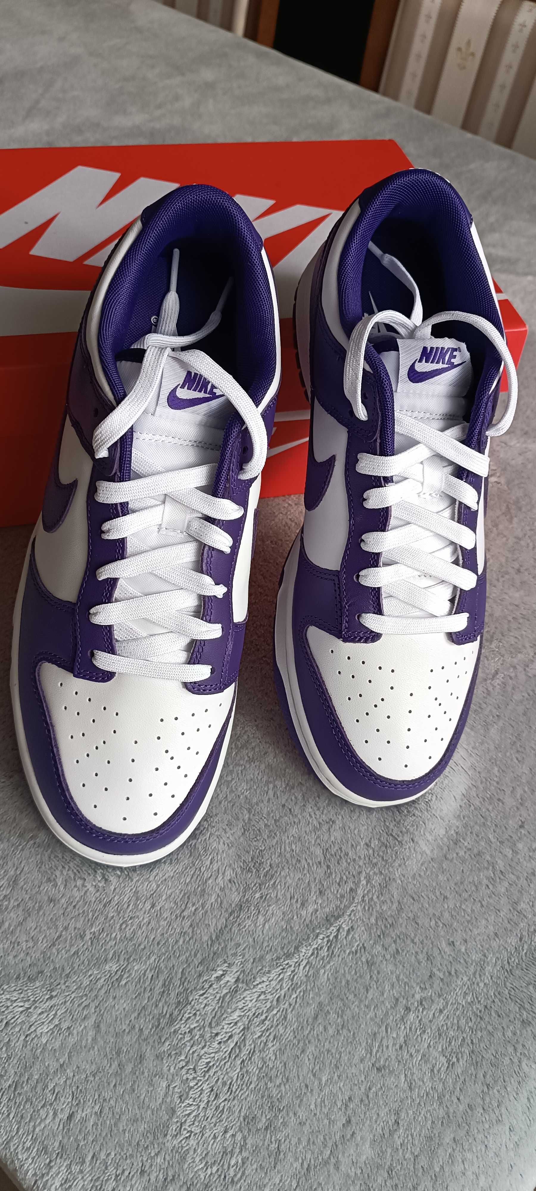 (r. 43/ US 9,5) Nike Dunk Low Championship Court Purple DD1391,-104