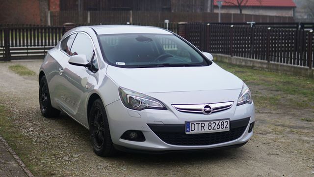 Opel Astra Opel Astra J GTC 2.0